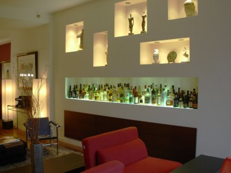 <h3> Chelsea Condo</h3> <a href="http://standing.com/758">0323-03</a>