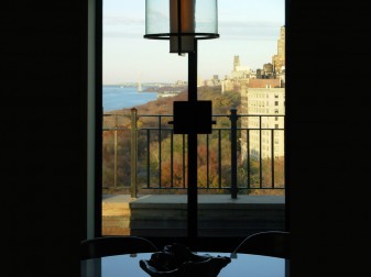 <h3> Hudson River</h3> <a href="http://standing.com/810">0710-01</a>