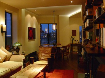 <h3> Hudson River</h3> <a href="http://standing.com/810">0710-05</a>