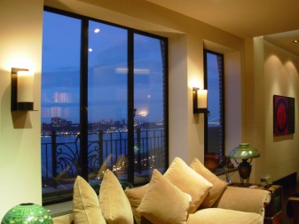 <h3> Hudson River</h3> <a href="http://standing.com/810">0710-06</a>