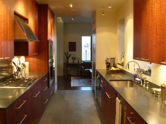 <h3> Hudson River</h3> <a href="http://standing.com/810">0710-08</a>