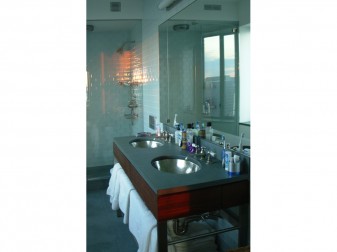 <h3> Hudson River</h3> <a href="http://standing.com/810">0710-12</a>