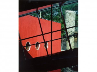 <h3> Easthampton</h3> <a href="http://standing.com/597">8910-06</a>