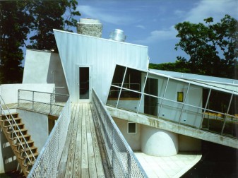 <h3> Easthampton</h3> <a href="http://standing.com/597">8910-11</a>