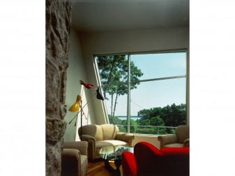 <h3> Easthampton</h3> <a href="http://standing.com/597">8910-13</a>