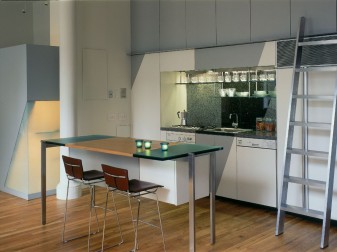 <h3> Sculpture Studio</h3> <a href="http://standing.com/847">9416-04</a>