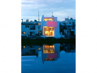 <h3> Venice Beach</h3> <a href="http://standing.com/702">9420-01</a>