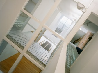 <h3> SoHo Seclusion</h3> <a href="http://standing.com/871">9711-08</a>