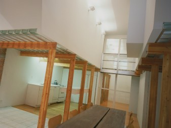 <h3> SoHo Seclusion</h3> <a href="http://standing.com/871">9711-09</a>