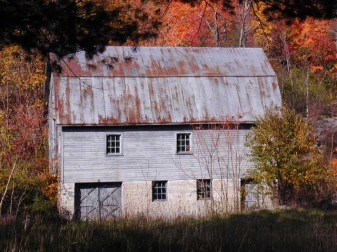 <h3> Hudson Valley</h3> <a href="http://standing.com/655">9915-06</a>