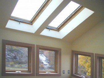 <h3> Hudson Valley</h3> <a href="http://standing.com/655">9915-13</a>